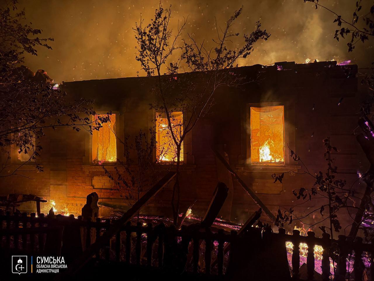 Окупанти атакували Сумщину: пошкоджено десятки будинків, є жертва і постраждалі. Фото