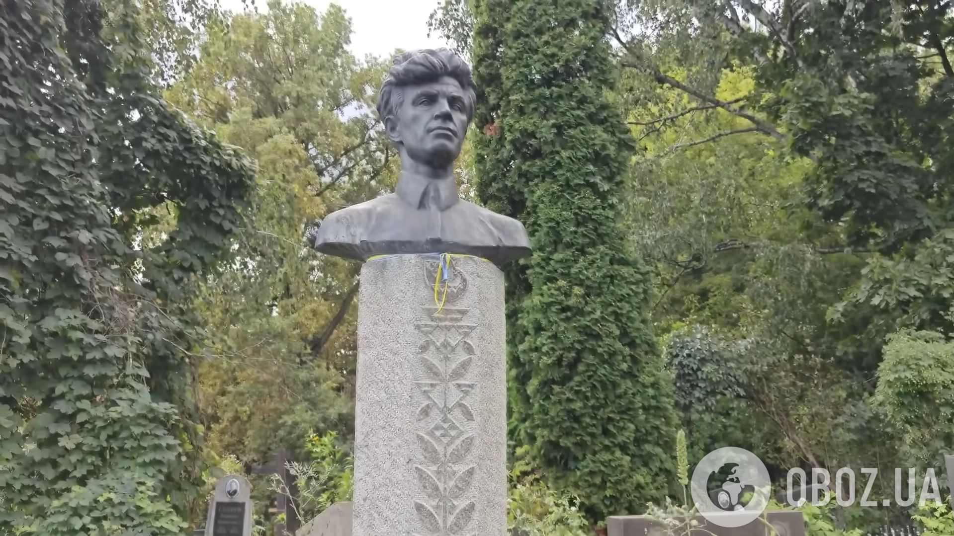 Заросшая сорняками и заржавевшая: блогер убрал заброшенную могилу самоубийцы-шестидесятника Тютюнника и ошеломил ее обновленным видом