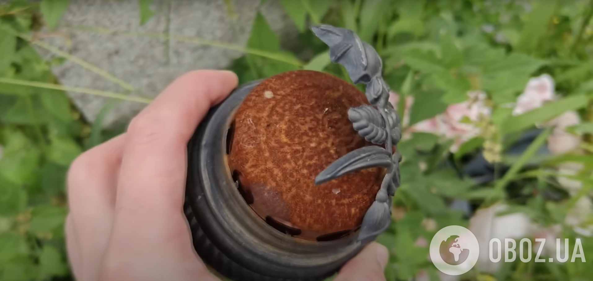 Заросшая сорняками и заржавевшая: блогер убрал заброшенную могилу самоубийцы-шестидесятника Тютюнника и ошеломил ее обновленным видом