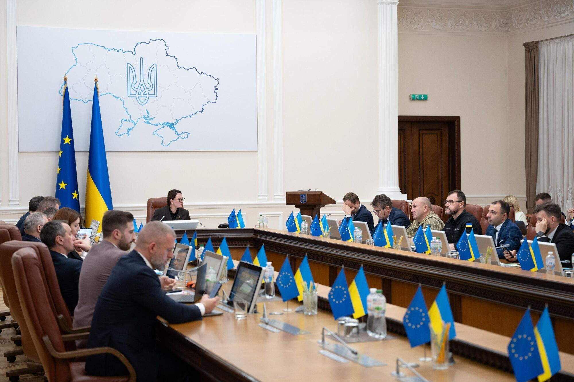 Кабмин обновил правила пересечения границы для мужчин до 22 лет: что изменится