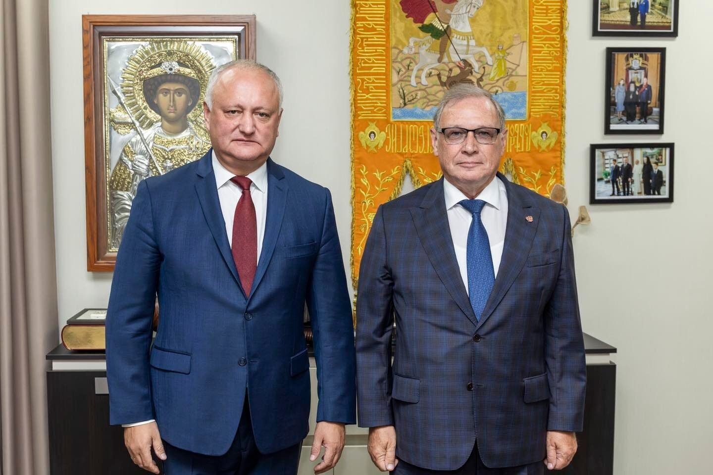 Додон потиснув руку послу РФ і помріяв про "стратегічне партнерство"