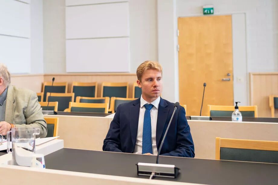 Чемпион мира по биатлону выстрелил из охотничьего ружья в лицо крестному. Что решил суд