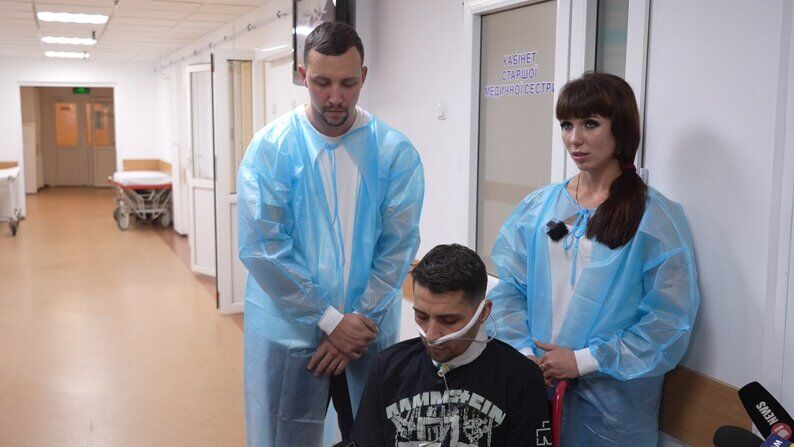 П'ять діб із перерізаним горлом повз до українських позицій: на Дніпропетровщині лікують військового, який вижив після російських катувань. Фото й відео