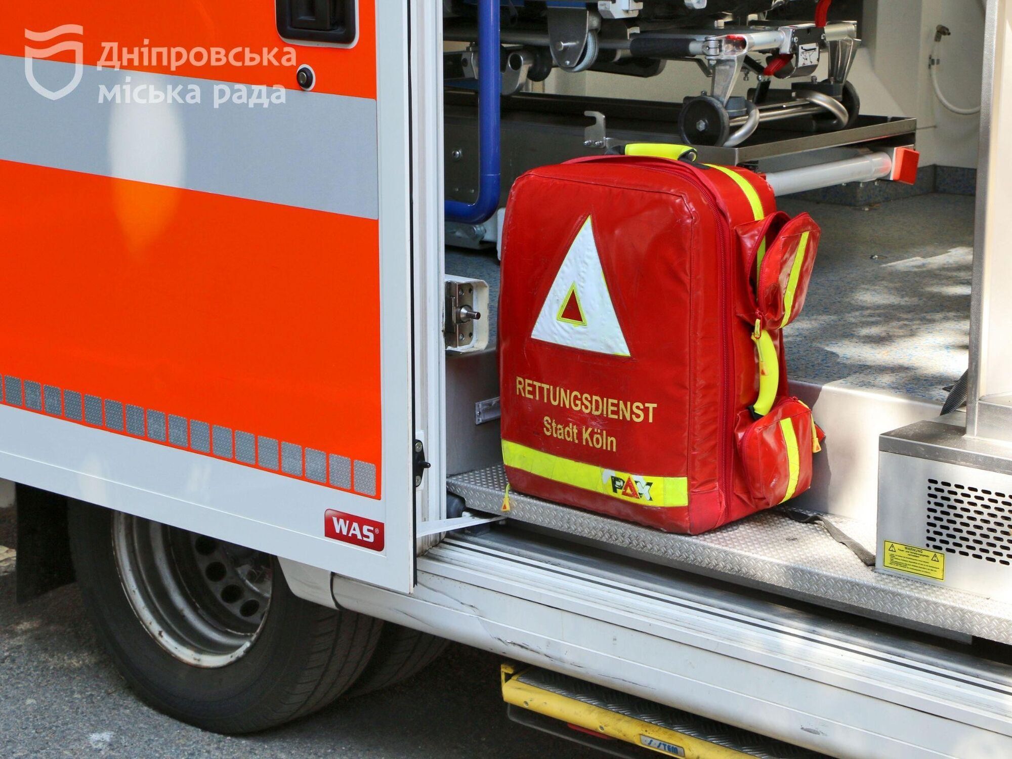 Днепр получил от немецкого города-партнера Кельна машины скорой помощи