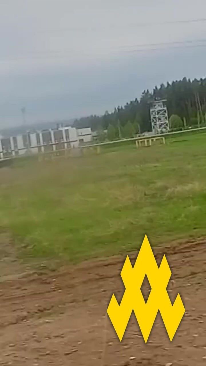 Россия строит башни с "Панцирями" для защиты завода по производству дронов – "Атеш"