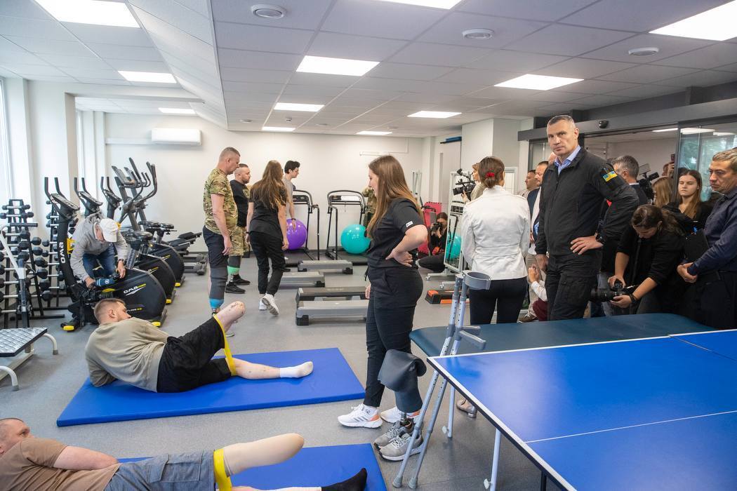 У Києві за підтримки європейських партнерів відкрили протезний центр Human Titans. Фото