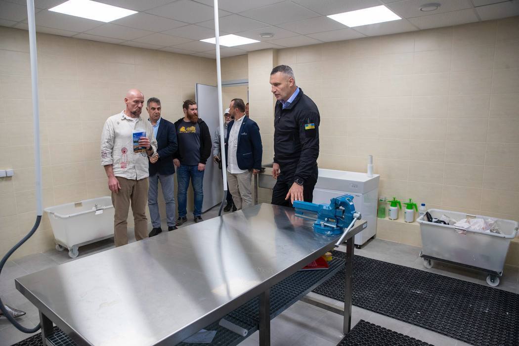 У Києві за підтримки європейських партнерів відкрили протезний центр Human Titans. Фото