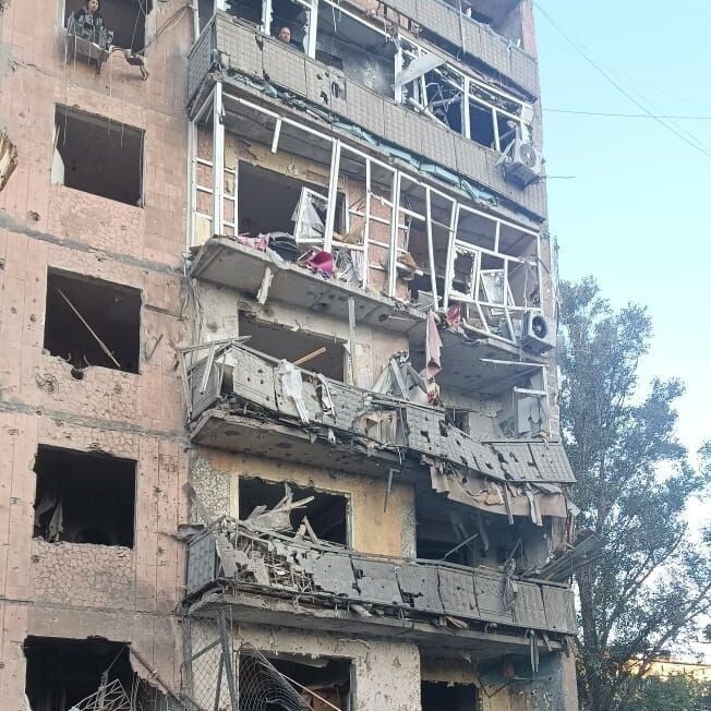 Окупанти тричі атакували Костянтинівку: пошкоджені будинки, загинула жінка, є поранені. Фото