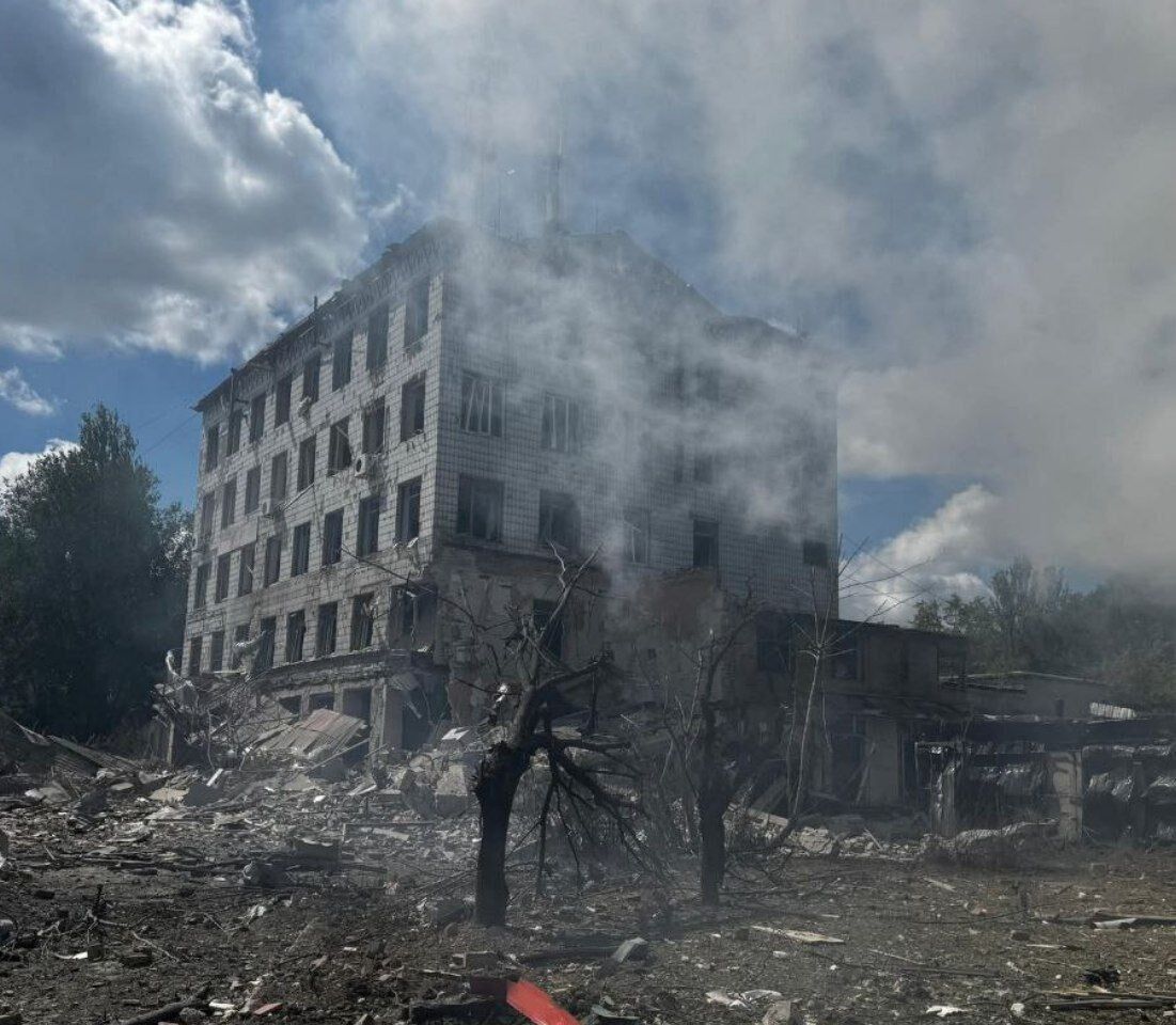 Окупанти тричі атакували Костянтинівку: пошкоджені будинки, загинула жінка, є поранені. Фото