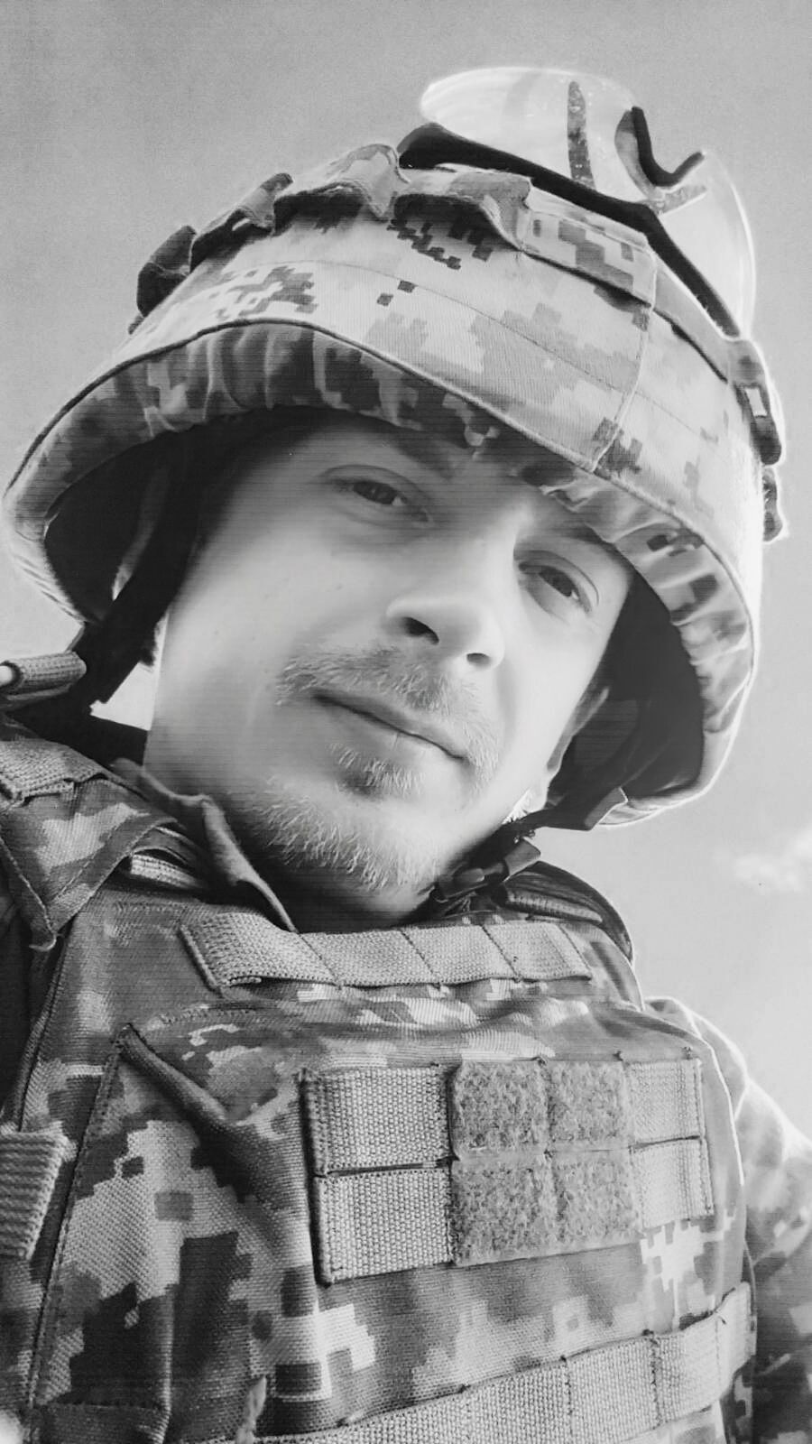 Погиб от попадания дрона: в Черкассах попрощались с Героем Вадимом Слюсаренко. Фото