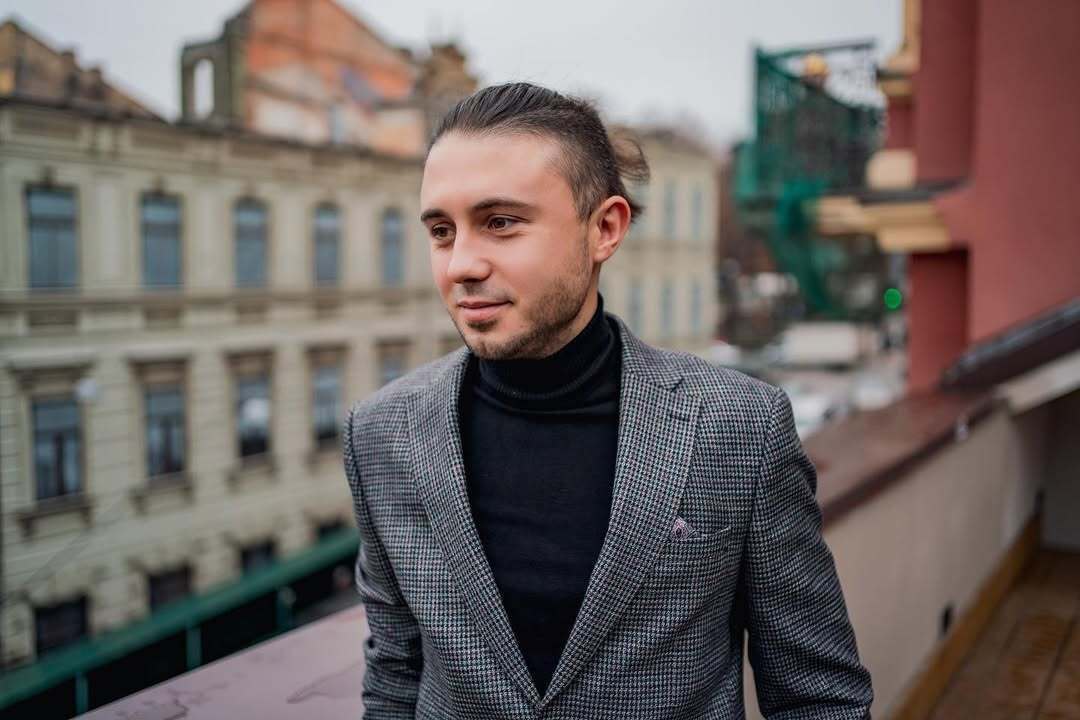 "Це були найдовші секунди мого життя". Тарас Тополя – про зруйновану квартиру, рішення судитися з Мар’яною Безуглою та спогади з війни