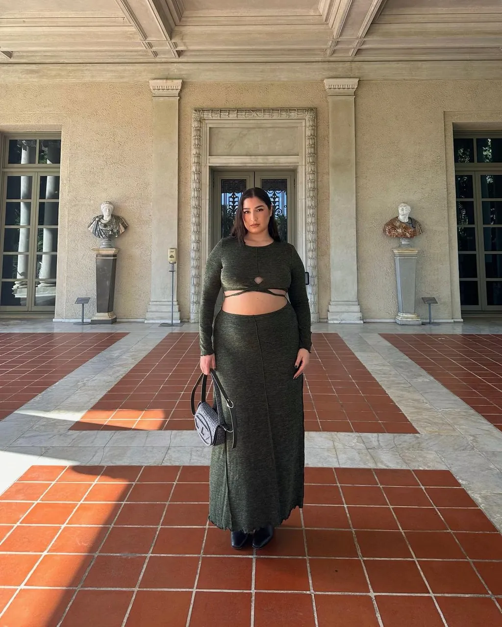 Выглядят дорого и собранно: модные цвета осени-2025