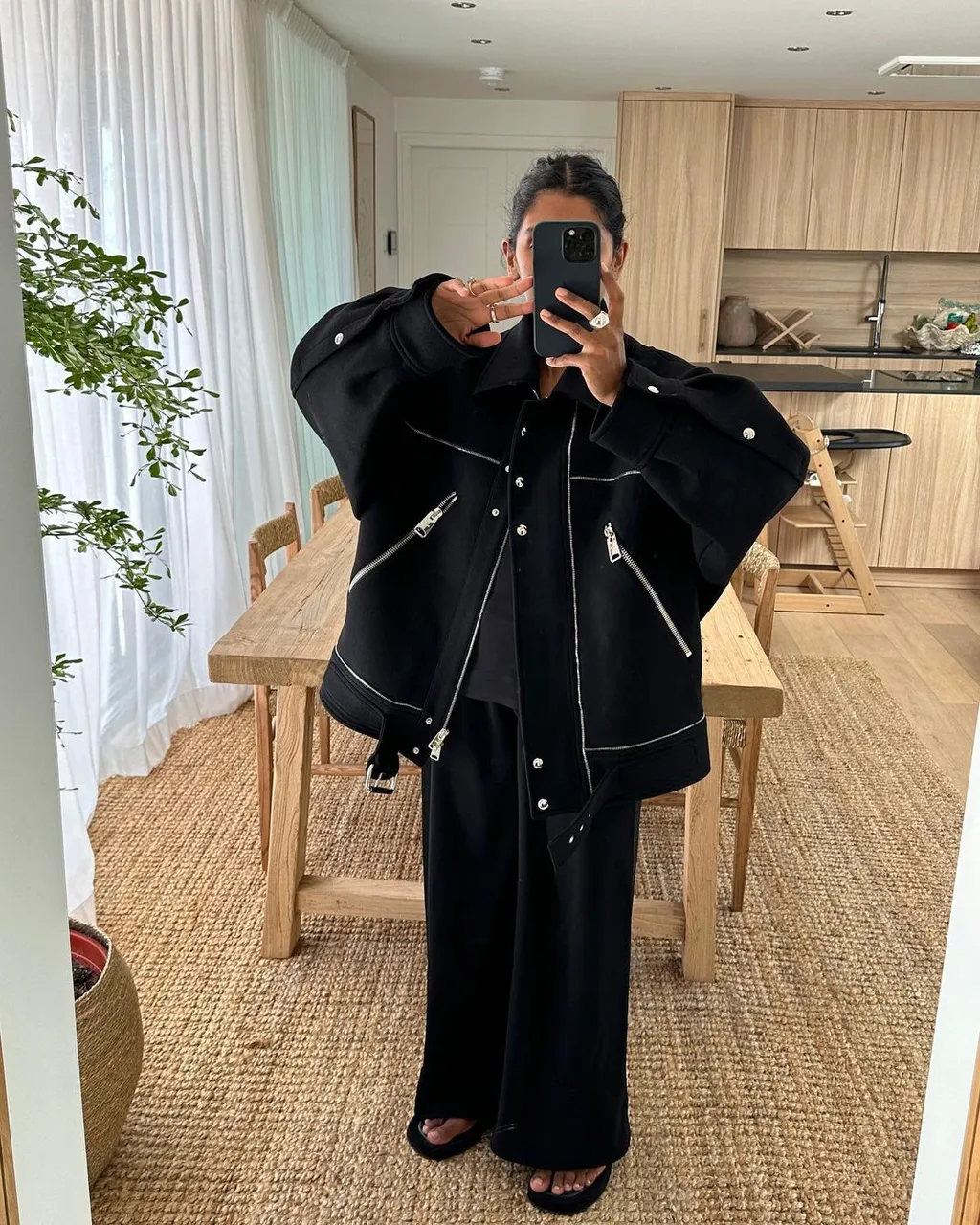 Выглядят дорого и собранно: модные цвета осени-2025