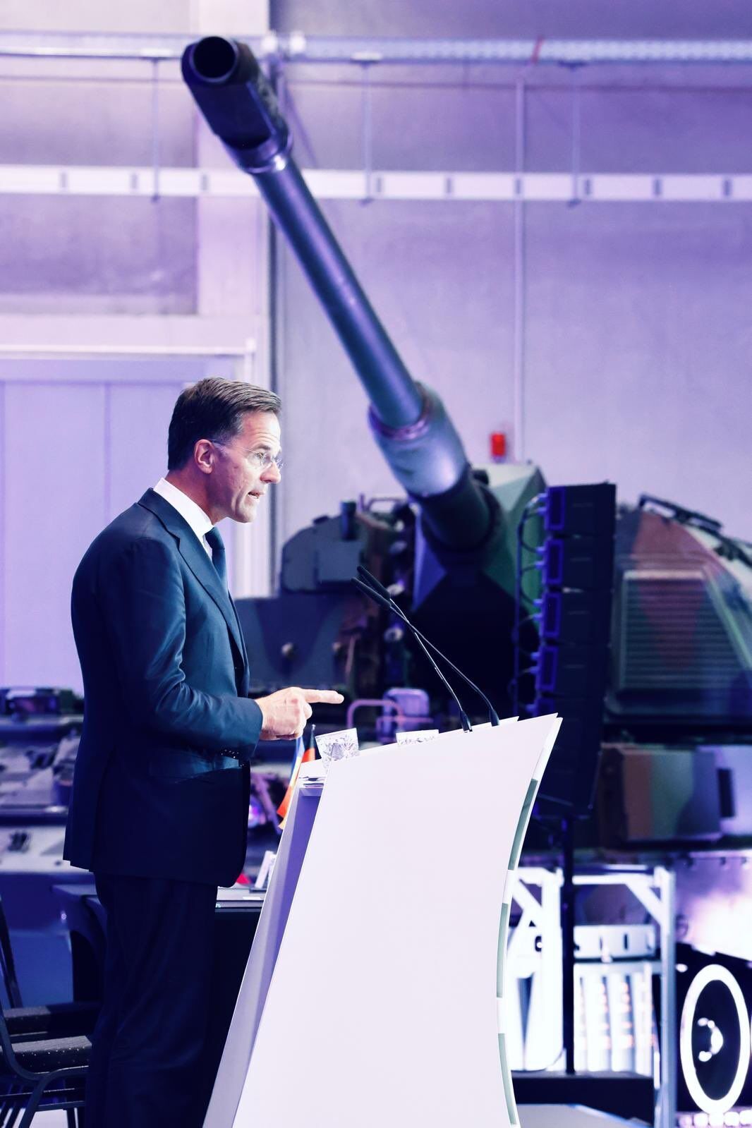 Рютте заверил, что Европа производит уже в шесть раз больше боеприпасов, чем два года назад