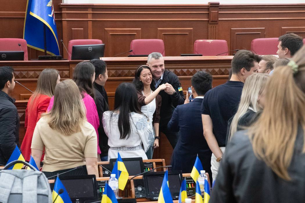 Кличко зі студентами з 10 країн світу обговорив життя у Києві під час війни