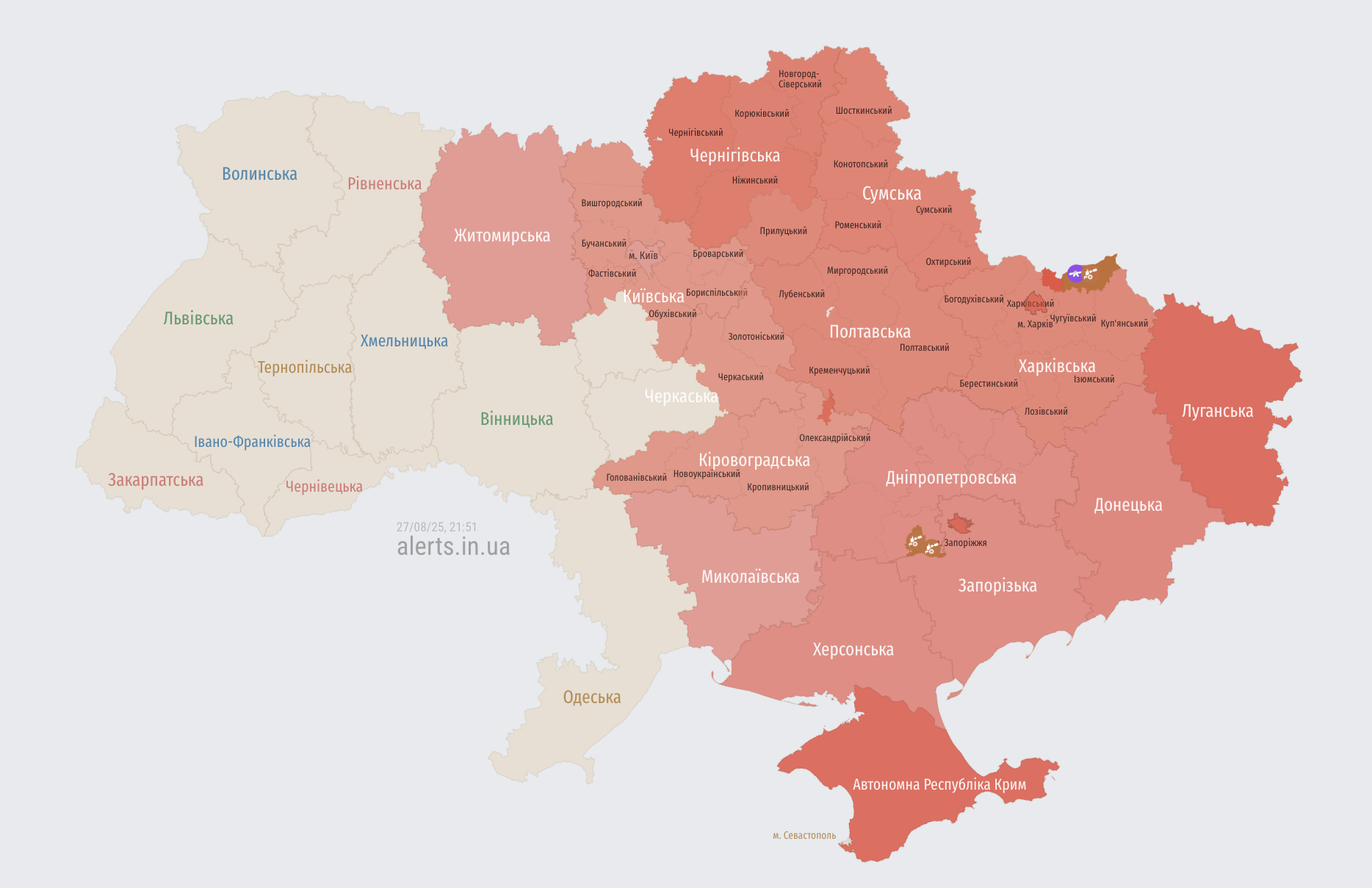 Враг устроил комбинированную атаку на Украину: в Киеве есть разрушения и жертвы. Фото и видео