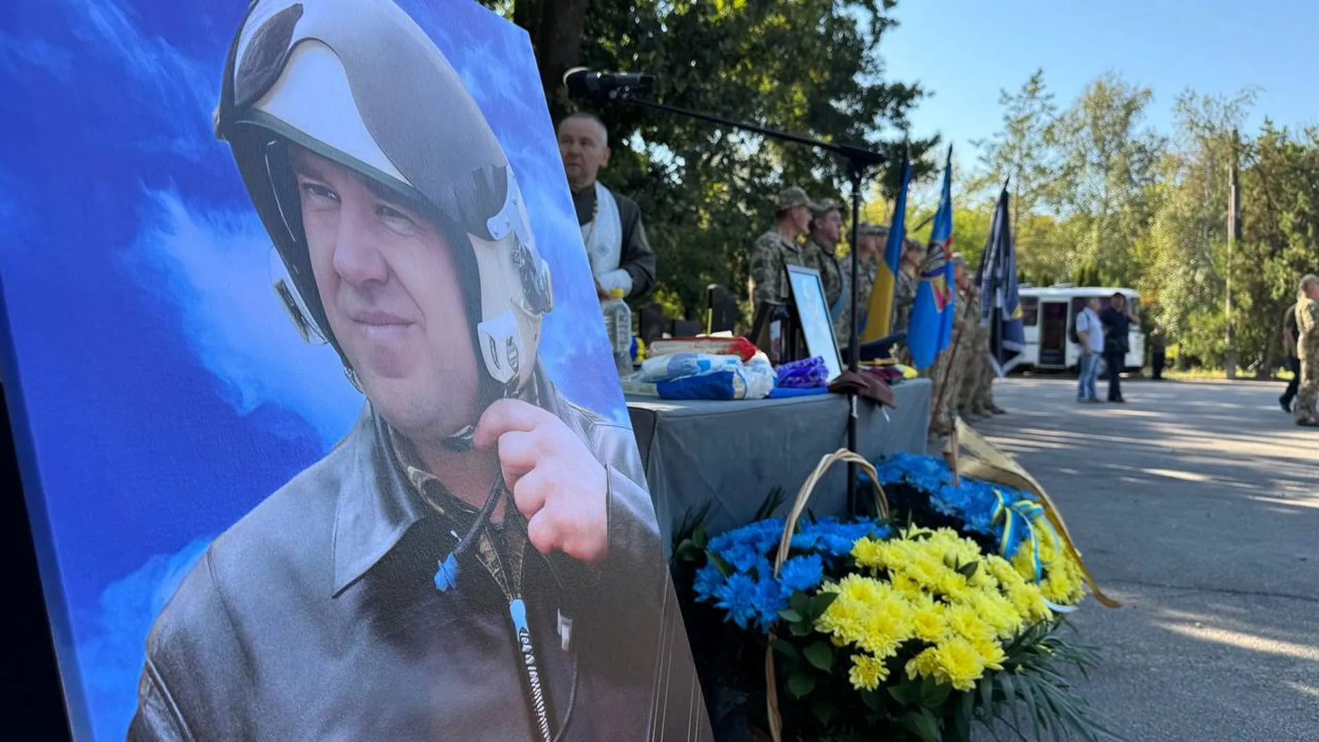 Загинув під час заходу МіГ-29 на посадку: у Кропивницькому попрощалися з льотчиком Сергієм Бондарем. Фото