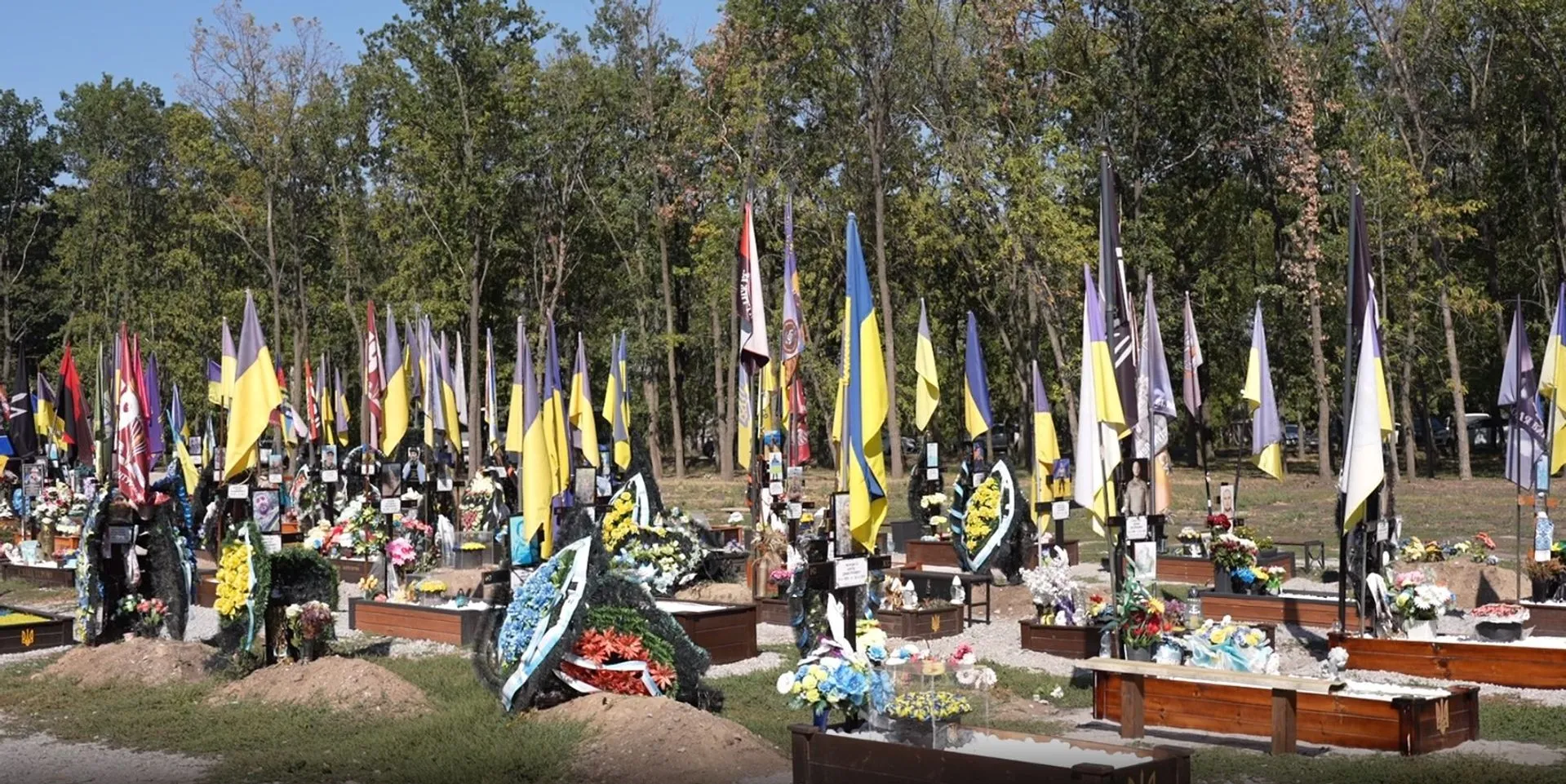 Загинув під час заходу МіГ-29 на посадку: у Кропивницькому попрощалися з льотчиком Сергієм Бондарем. Фото