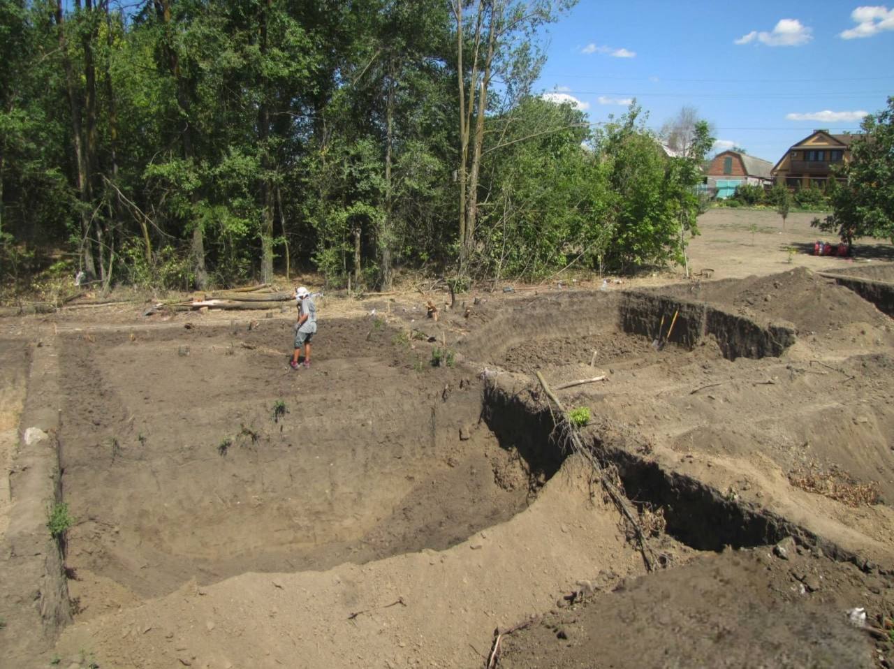РФ знищує археологічну памʼятку біля Маріуполя заради будівництва траси. Фото