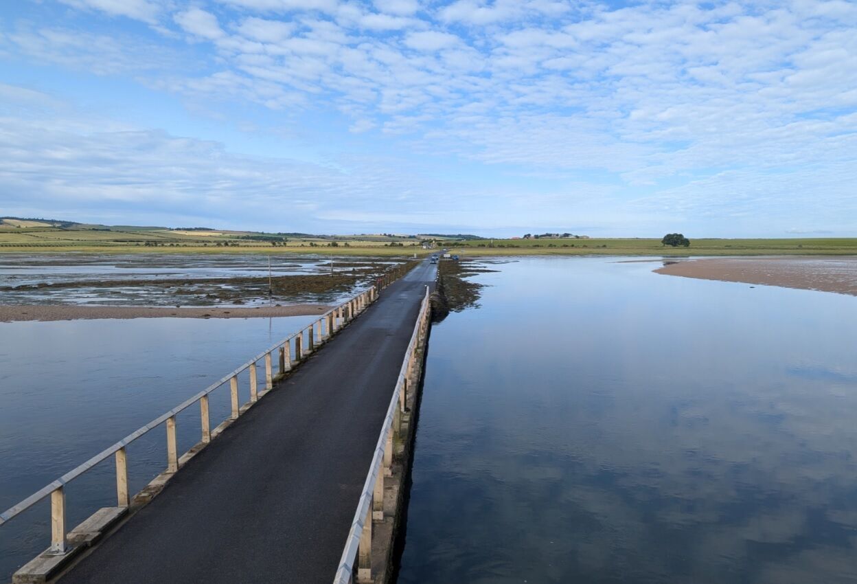 Зникає двічі на день: унікальна дорога в Британії може загрожувати вашій подорожі