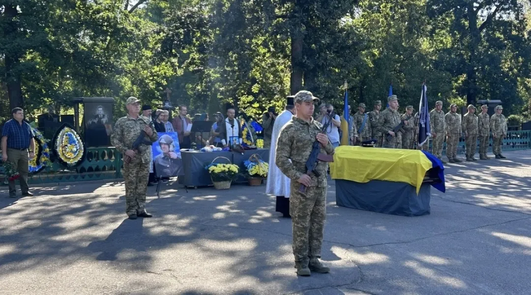 Загинув під час заходу МіГ-29 на посадку: у Кропивницькому попрощалися з льотчиком Сергієм Бондарем. Фото