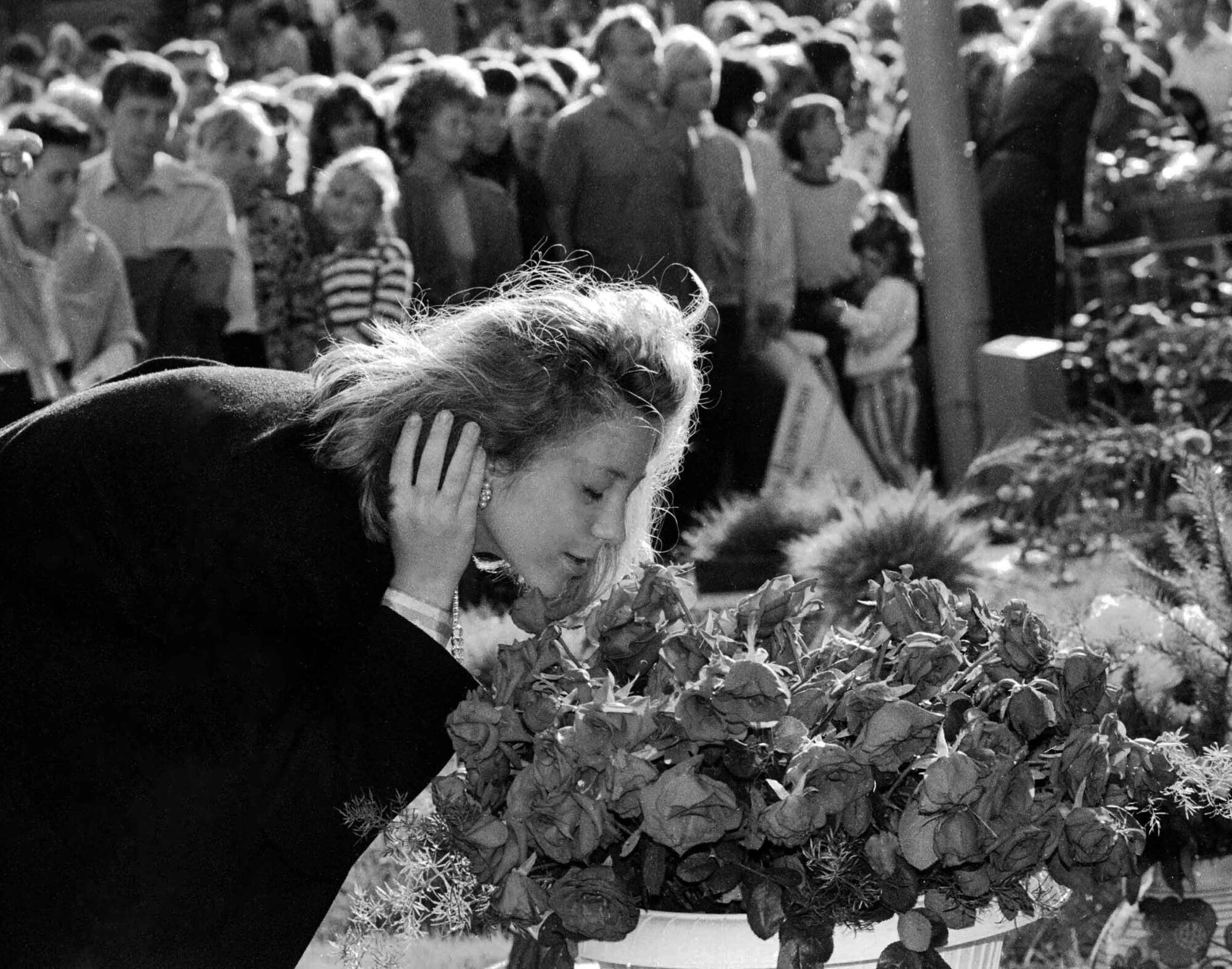 Який вигляд мала традиційна виставка квітів на Співочому полі в Києві у 1994. Архівні фото