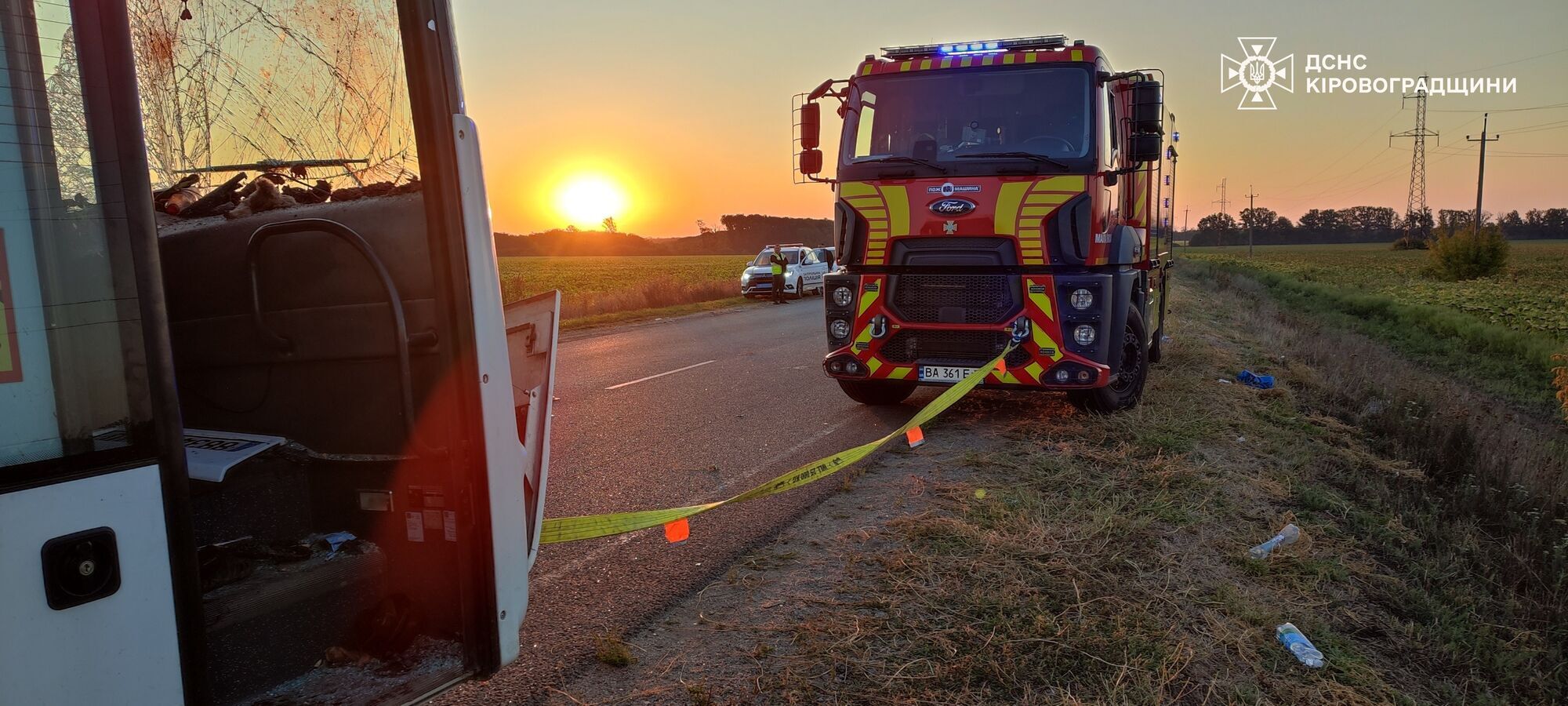 На Кировоградщине Sprinter столкнулся с автобусом: погибли шесть человек, среди них ребенок. Фото
