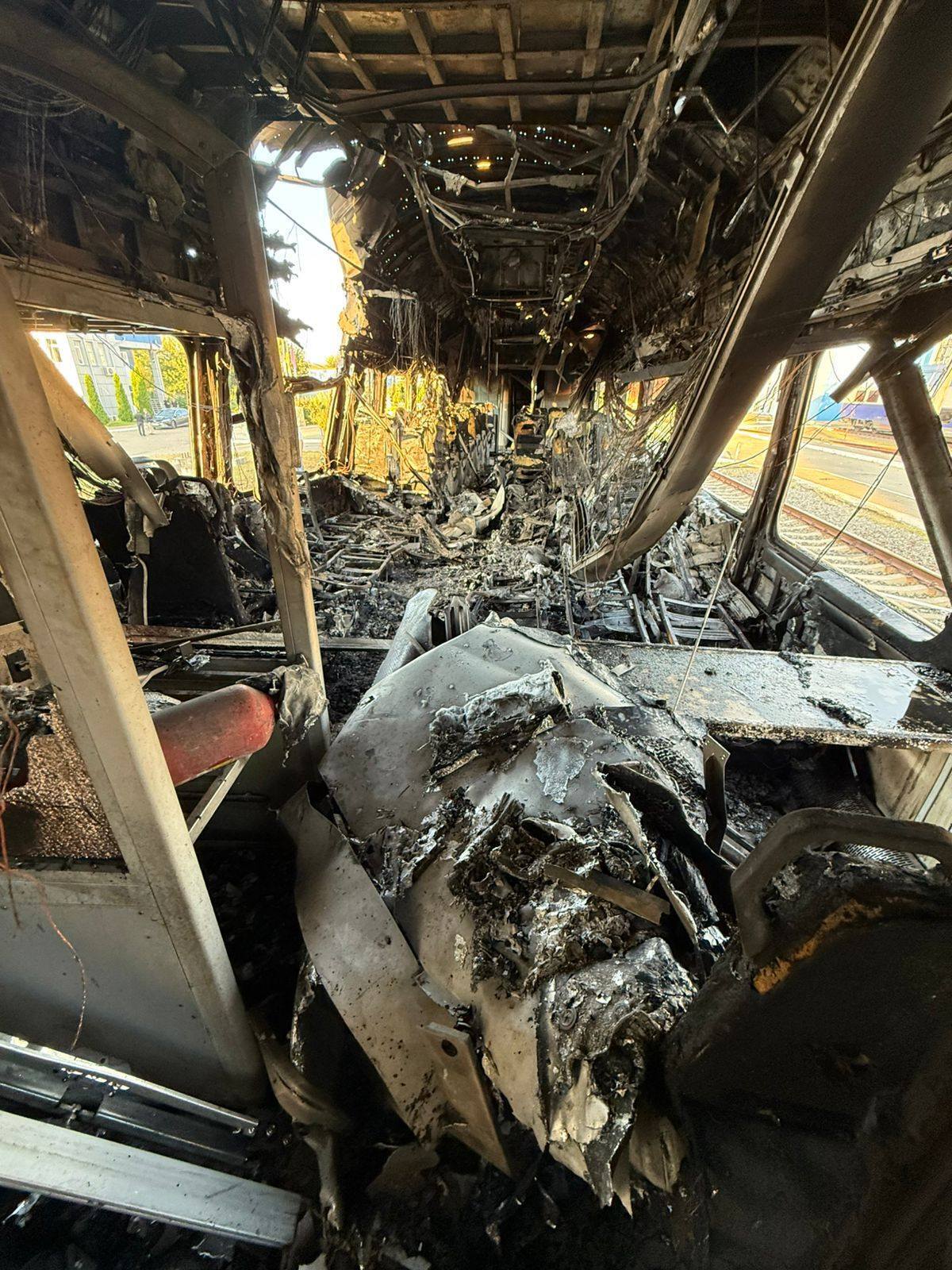 Знищений вагон поїзда