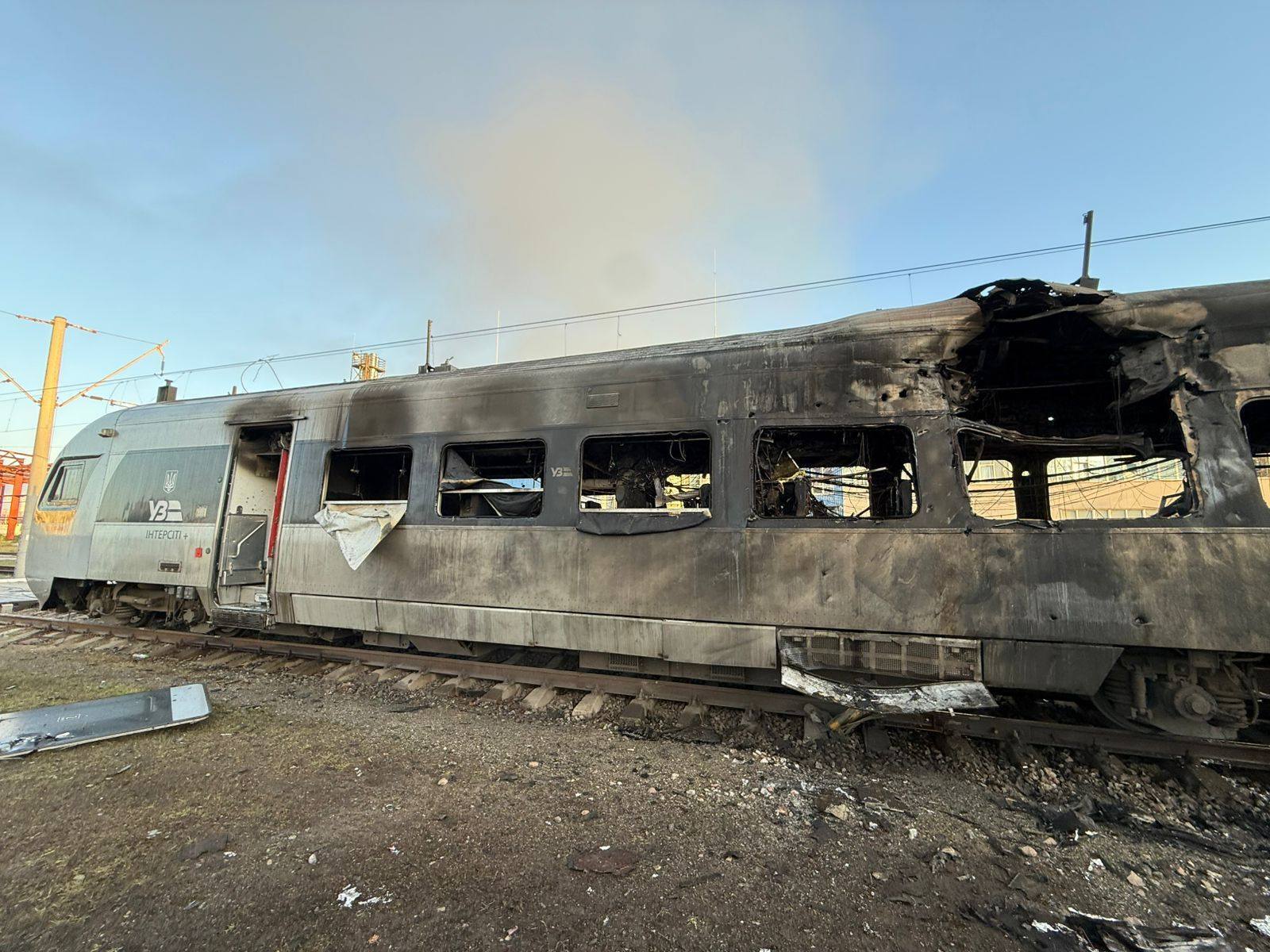 Знищений російським ударом поїзд Інтерсіті+