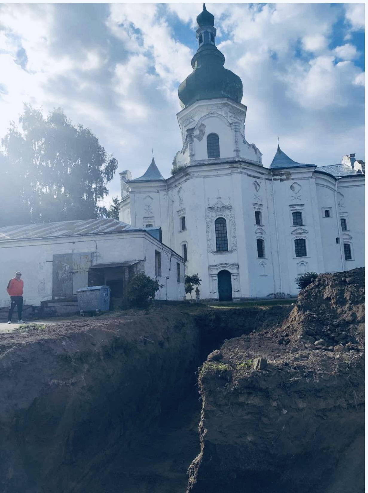 "Чорні археологи" з міської влади Переяслава: війна стає гарним прикриттям невігластву