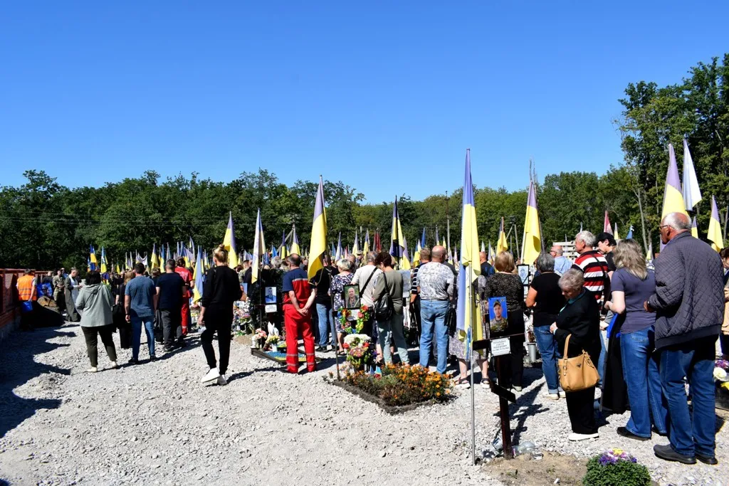 Загинув під час заходу МіГ-29 на посадку: у Кропивницькому попрощалися з льотчиком Сергієм Бондарем. Фото