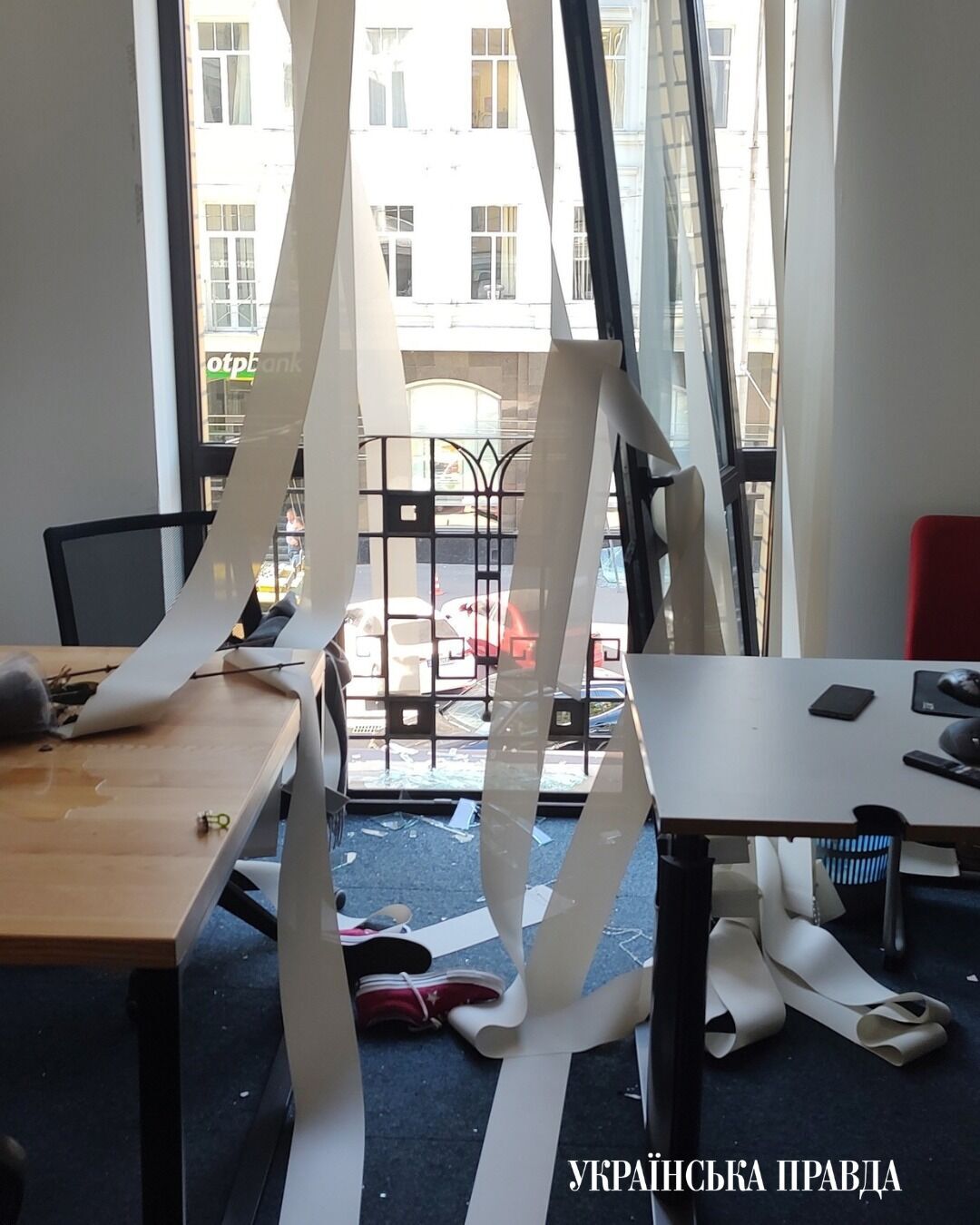 В Киеве в результате российского обстрела пострадали офисы нескольких изданий. Фото