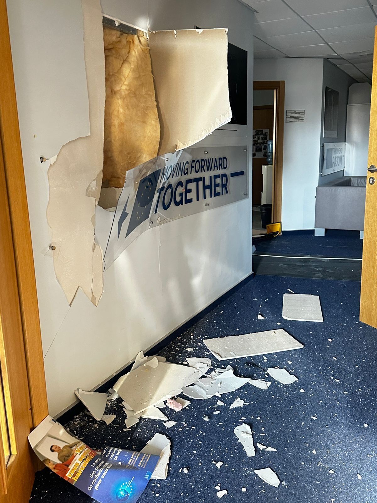 "Это настоящий ответ Москвы на мирные усилия": в Киеве из-за российского удара повреждено здание представительства Евросоюза. Фото