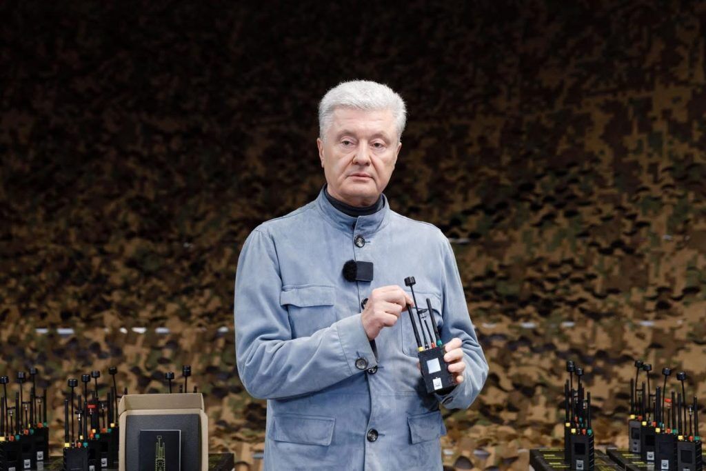Порошенко передал Марусе Зверобой "Мавики" и электронику для 93-й бригады