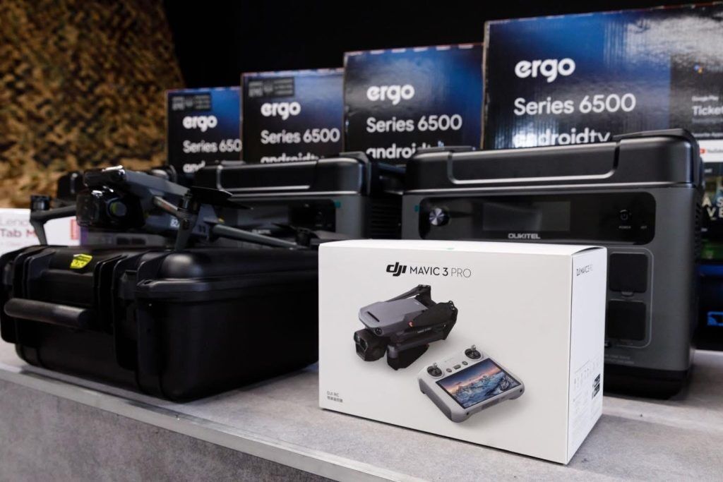 Порошенко передал Марусе Зверобой "Мавики" и электронику для 93-й бригады