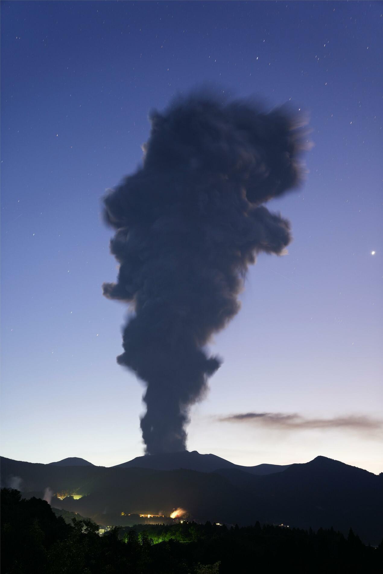 У Японії прокинувся вулкан: попіл підіймався на понад 5 км