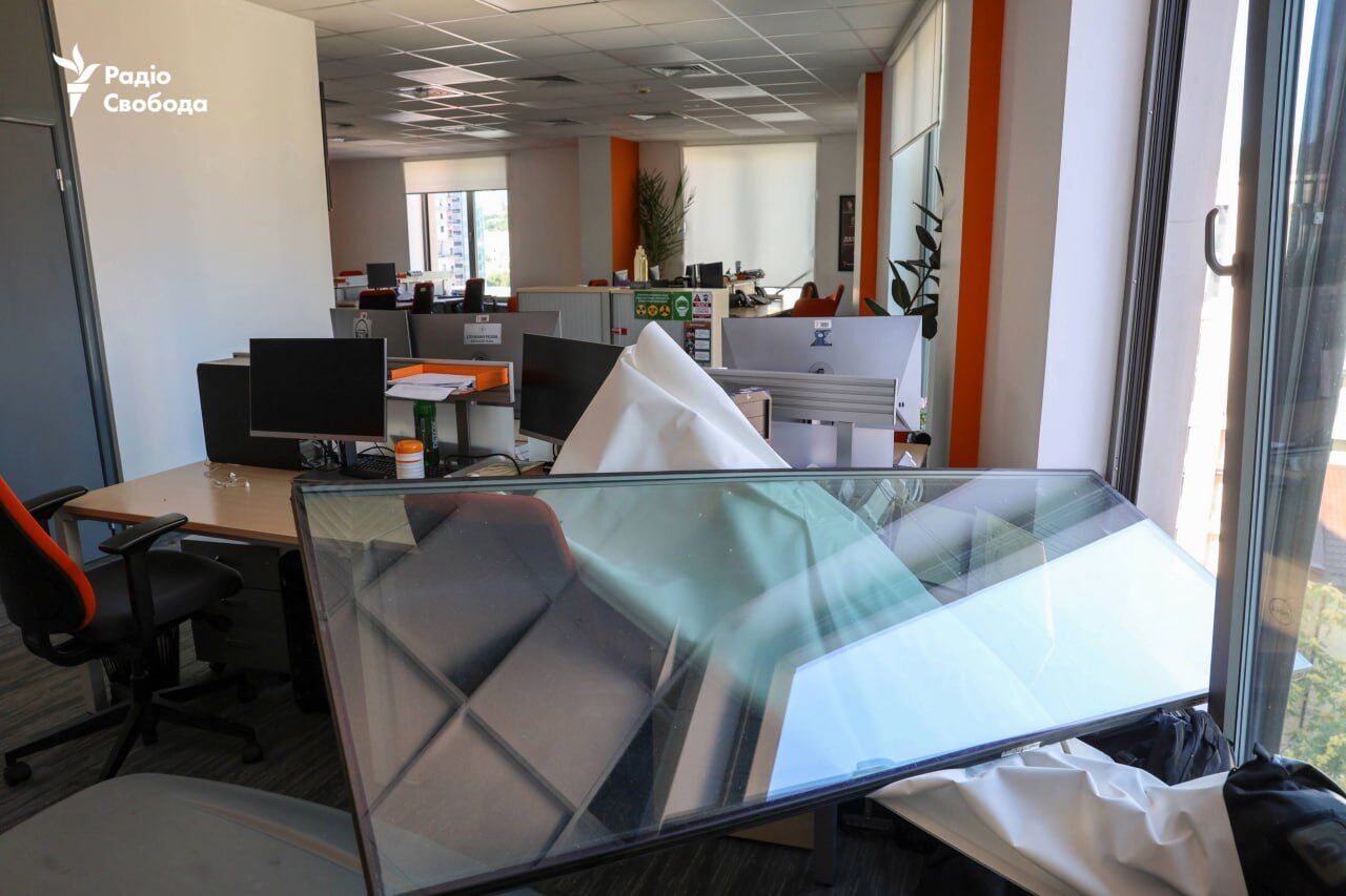 В Киеве в результате российского обстрела пострадали офисы нескольких изданий. Фото