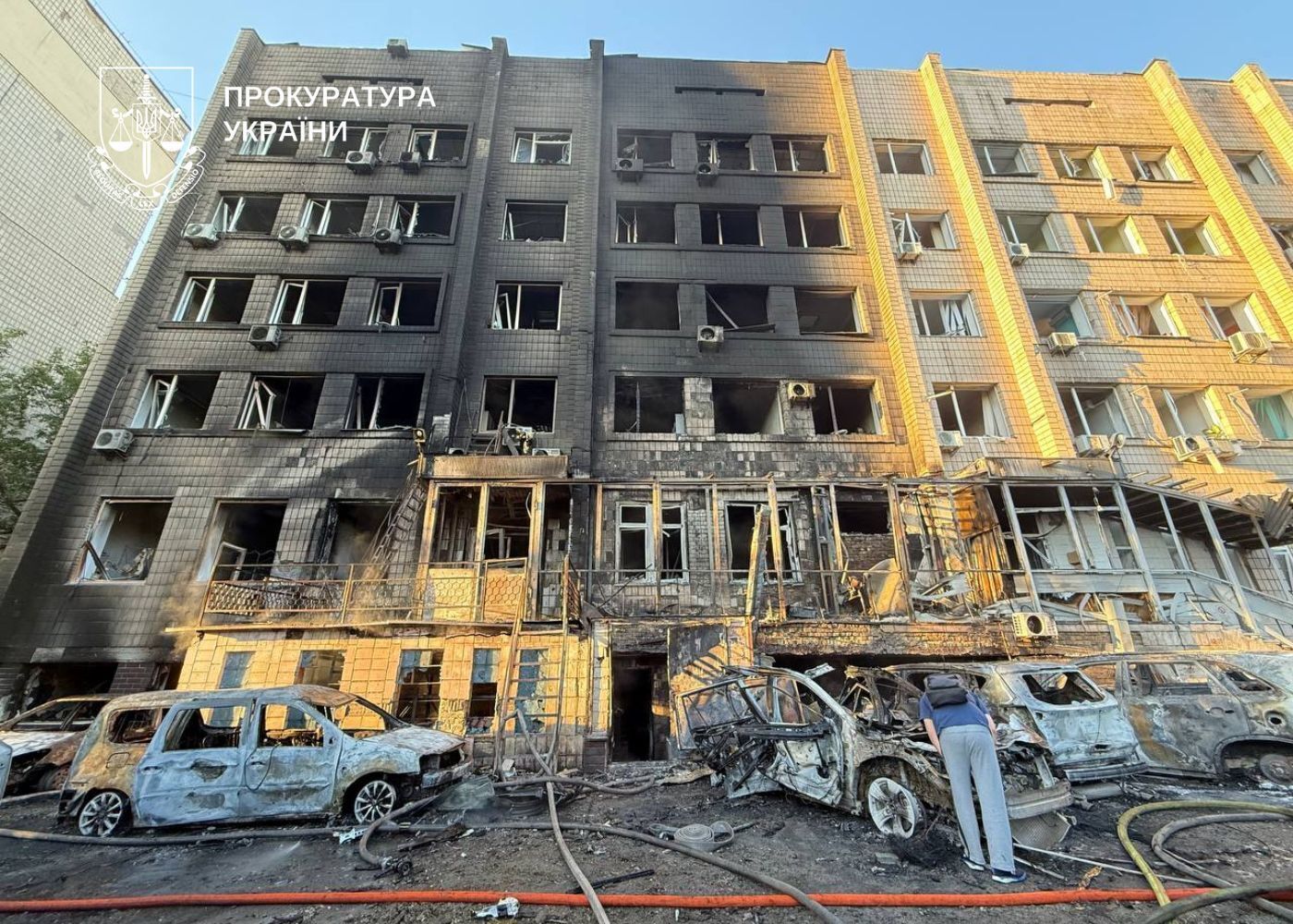 Ужасный удар России по Киеву: повреждены 225 домов, более 5400 выбитых окон. Фото и видео