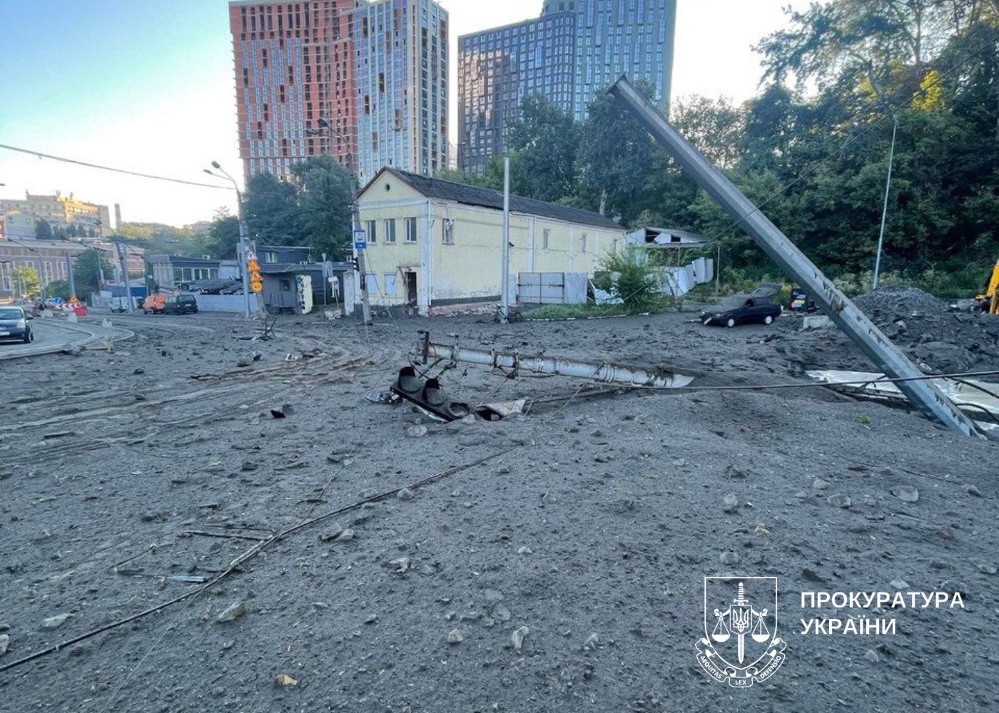 Ужасный удар России по Киеву: повреждены 225 домов, более 5400 выбитых окон. Фото и видео