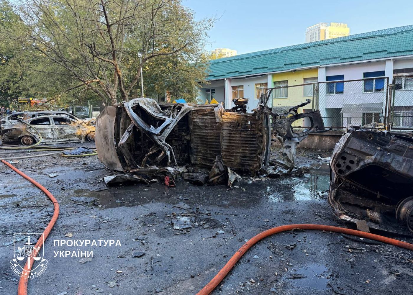 Ужасный удар России по Киеву: повреждены 225 домов, более 5400 выбитых окон. Фото и видео