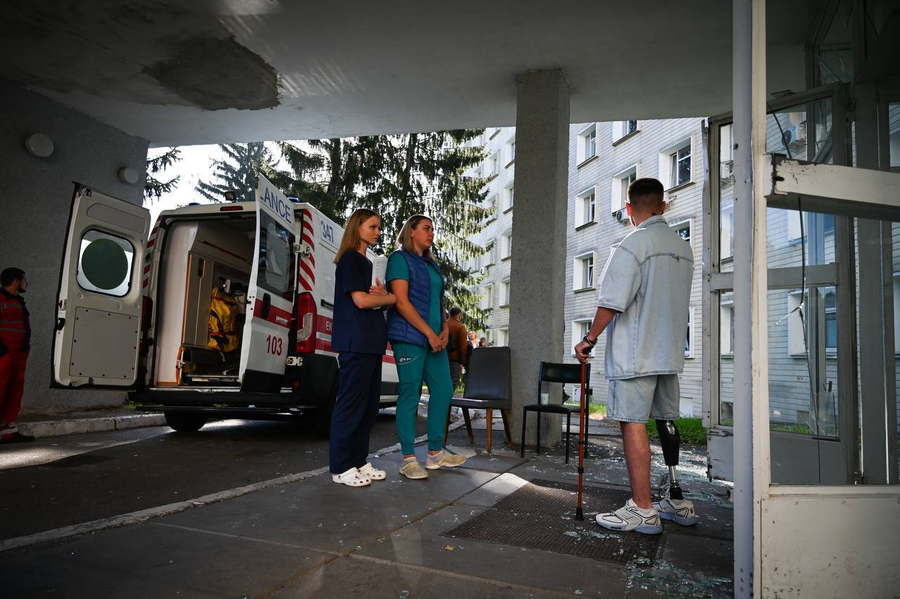 Враг массированно атаковал Киевщину: повреждены дома, есть пострадавший. Фото