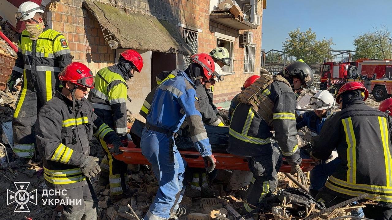 "Было два прямых прилета ракет в жилой дом": в Воздушных силах раскрыли детали ночной атаки РФ на Украину