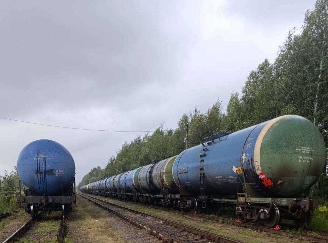 У Росії знищили інфраструктуру вузлової залізничної станції Твер: пролунав потужний вибух. Відео