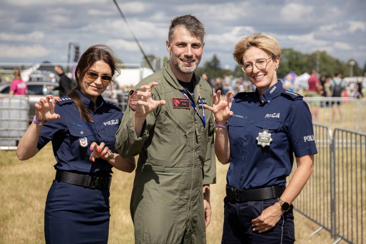 Польский истребитель F-16 разбился во время тренировки для авиашоу. Видео