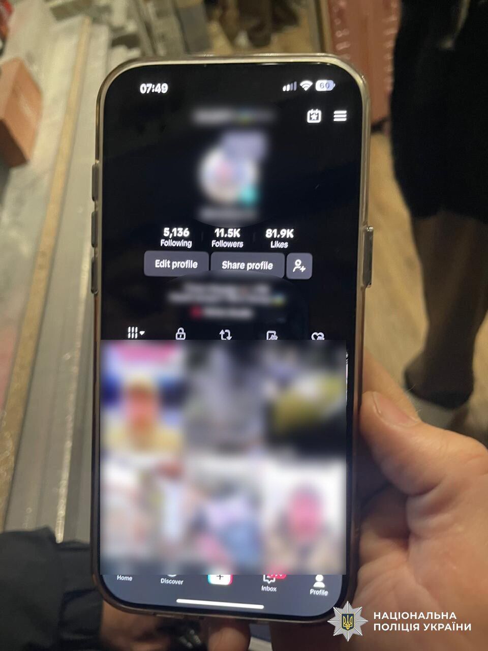 У Києві викрили шахрая, який збирав гроші від імені Роберта "Мадяра" Бровді. Подробиці та фото