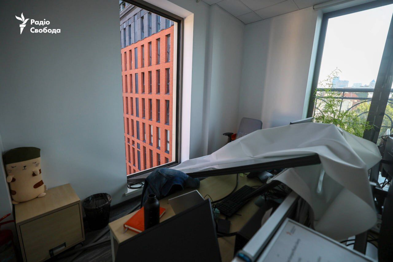 В Киеве в результате российского обстрела пострадали офисы нескольких изданий. Фото