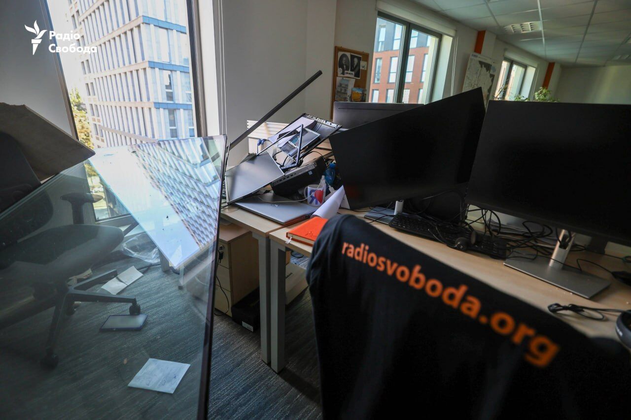 В Киеве в результате российского обстрела пострадали офисы нескольких изданий. Фото