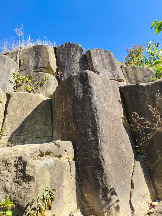 Нерукотворные крепости: где в Украине увидеть базальтовые столбы