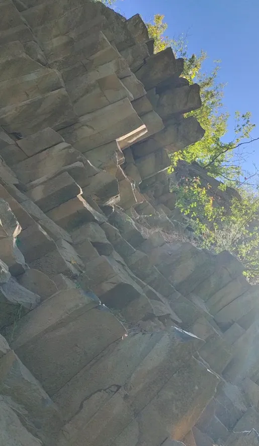 Нерукотворные крепости: где в Украине увидеть базальтовые столбы