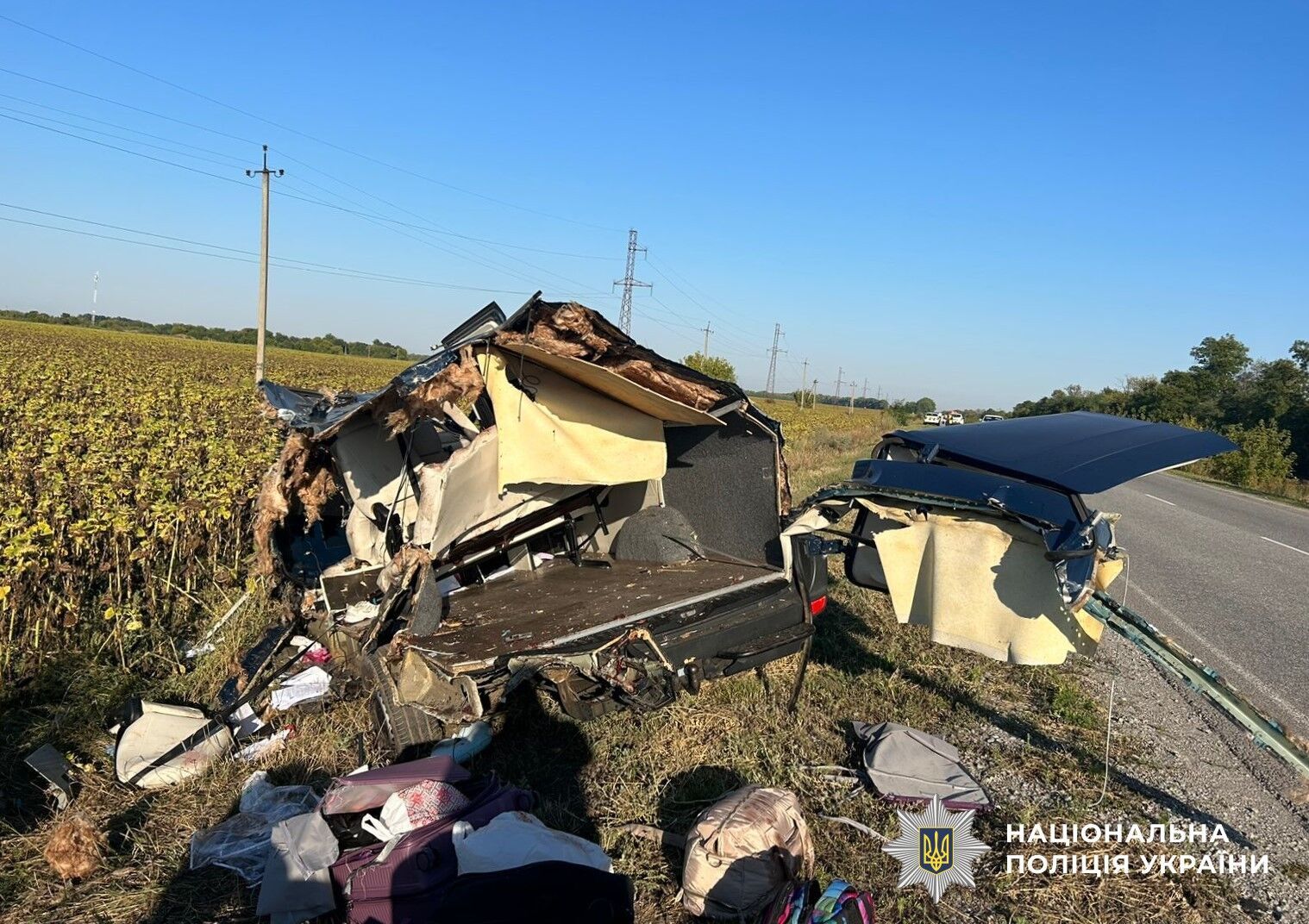На Кировоградщине Sprinter столкнулся с автобусом: погибли шесть человек, среди них ребенок. Фото